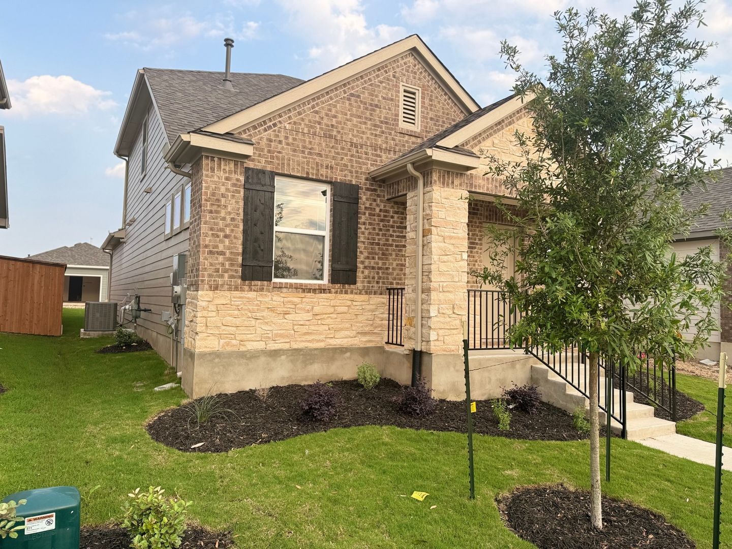 Building Photo - 212 Flowers Ave