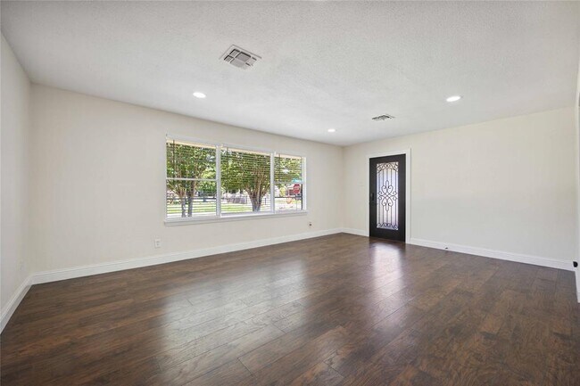 Building Photo - 3403 Linkwood Dr