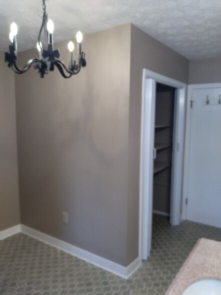 Building Photo - 3780 Dora Dr SE