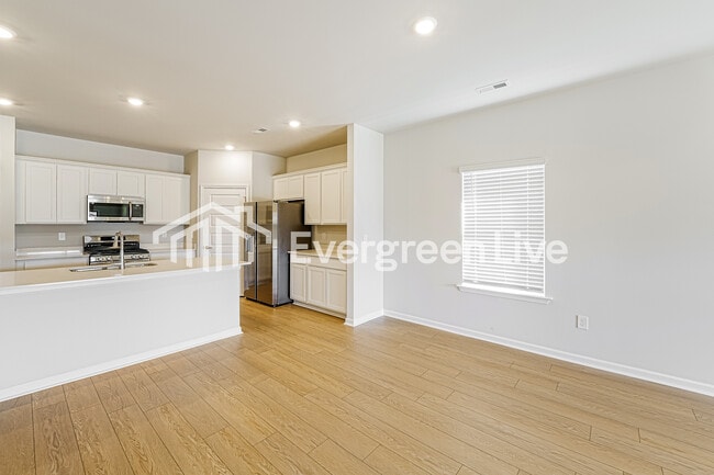 Building Photo - 318 Pond Spg Dr