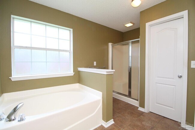 Building Photo - 6462 Sarasota St