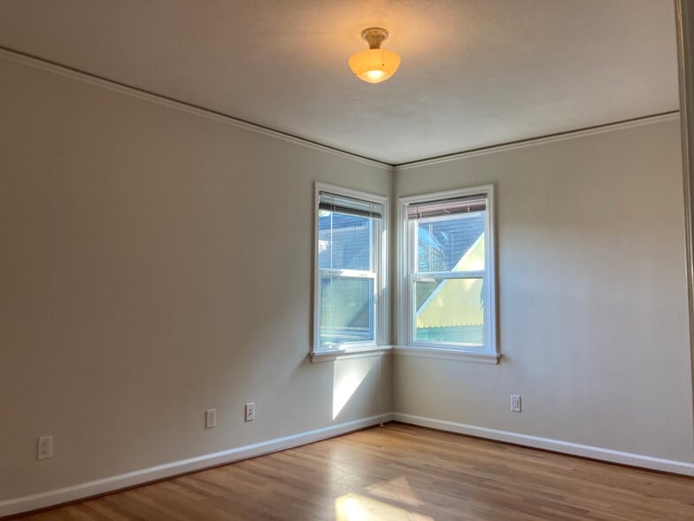 Master bedroom - 4407 SE Tibbetts St