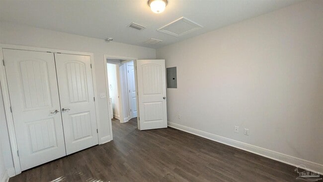 Building Photo - 313 N Navy Blvd
