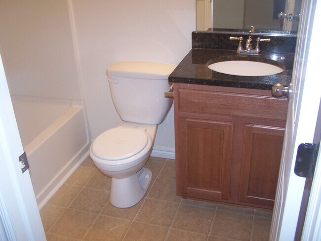 Building Photo - 11 Fuller Cir