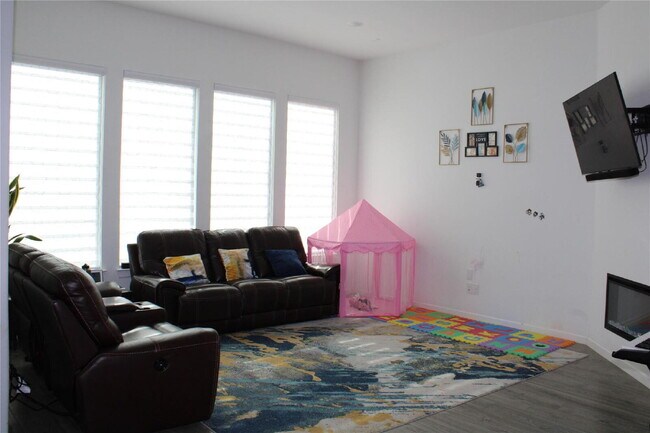 Building Photo - 3108 Armstrong Ave