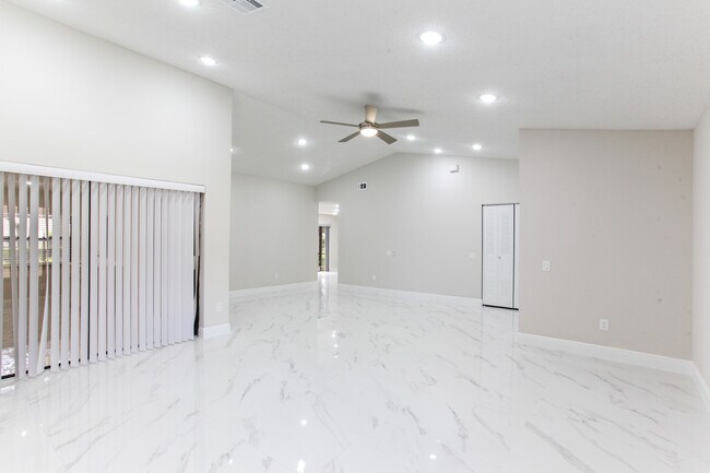 Building Photo - 6349 Oak Meadow Bend