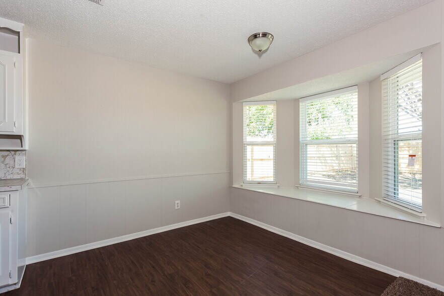 Building Photo - 6053 Herschel Dr