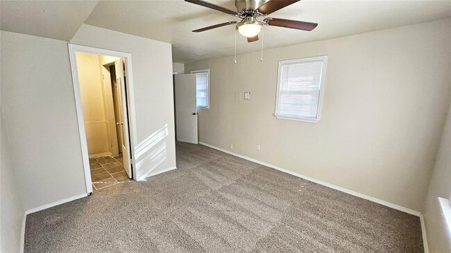 Building Photo - 4304 N Libby Ave