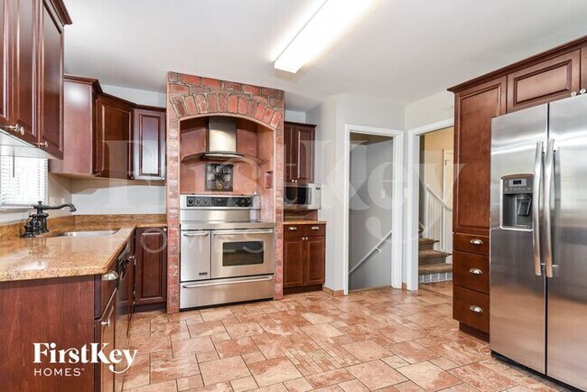 Building Photo - 1714 Clarendon Dr