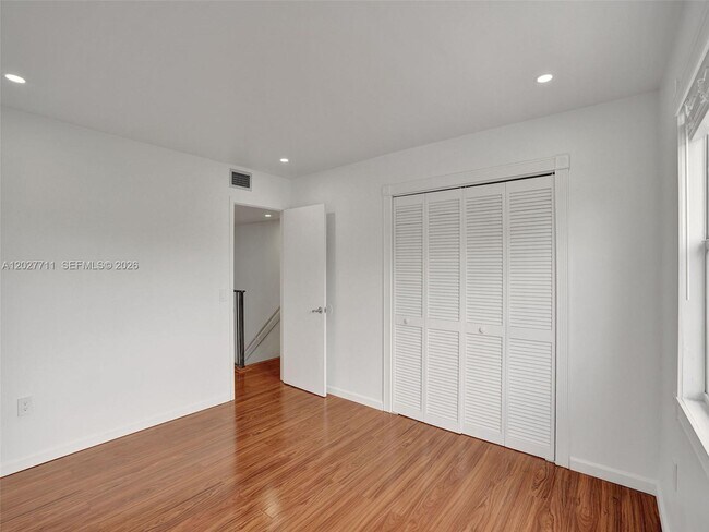 Building Photo - 4600 SW 67th Ave