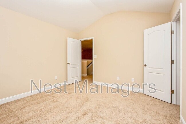Building Photo - 674 Stonebriar Ave