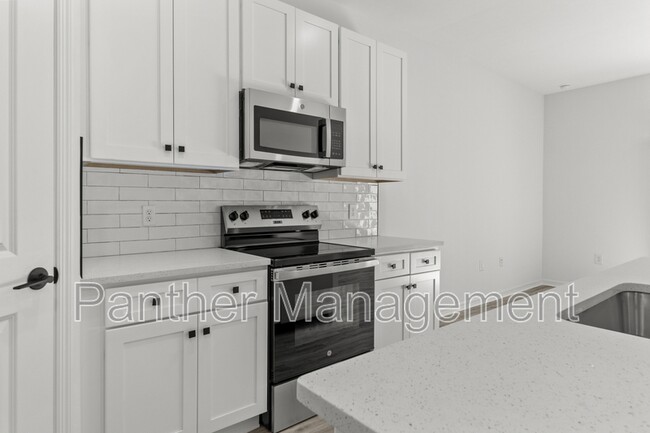 Building Photo - 4617-4619 30th St SW - 4619