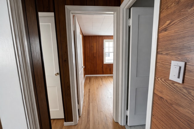 Building Photo - Updated 3BR Home with Garage and Fenced Yard