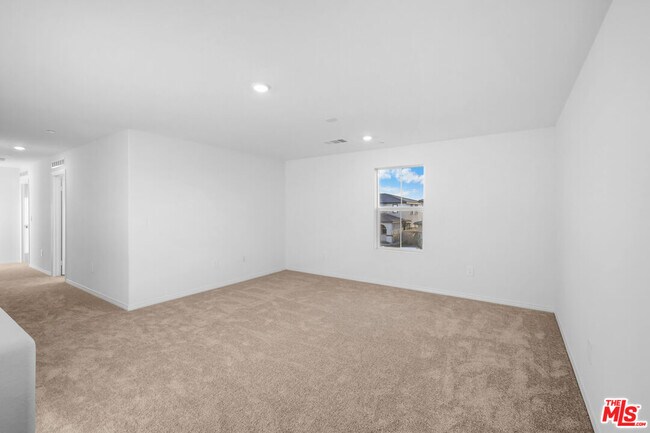 Building Photo - 2311 Blue Elm Rd