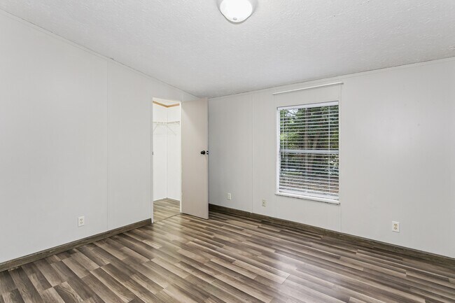 Building Photo - 223 Ajax Dr NW
