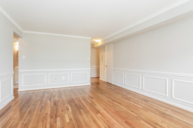 Building Photo - 1910 T St NW