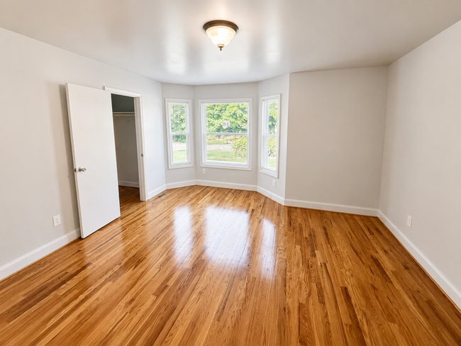 Building Photo - Three bedroom, 2 bath house in Gibsonville