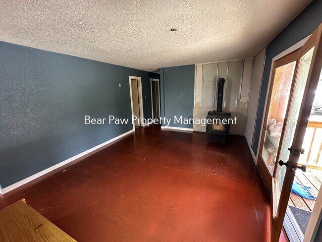 Building Photo - "Charming 3-Bedroom with 2 Full Baths in Scenic Bailey!"