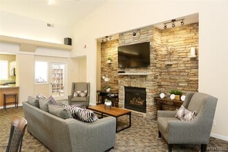 Building Photo - 4100 Stonegate #2 Ln