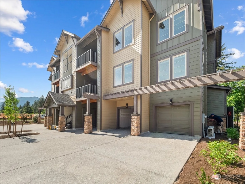 Building Photo - 1229 Meander Wy SE