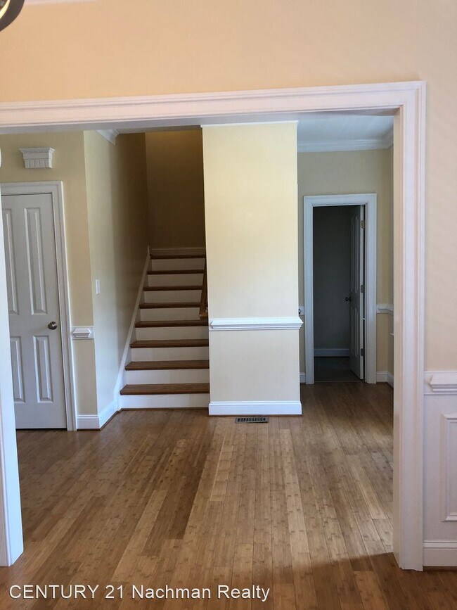 Building Photo - 5 br, 4.5 bath House - 116 Manhoac Run