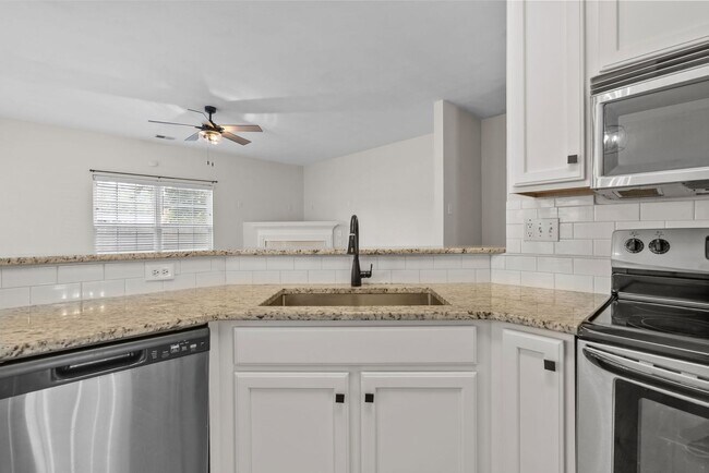 Building Photo - Beautiful 2-Bedroom, 2.5-Bath condo for Rent in Virginia Beach
