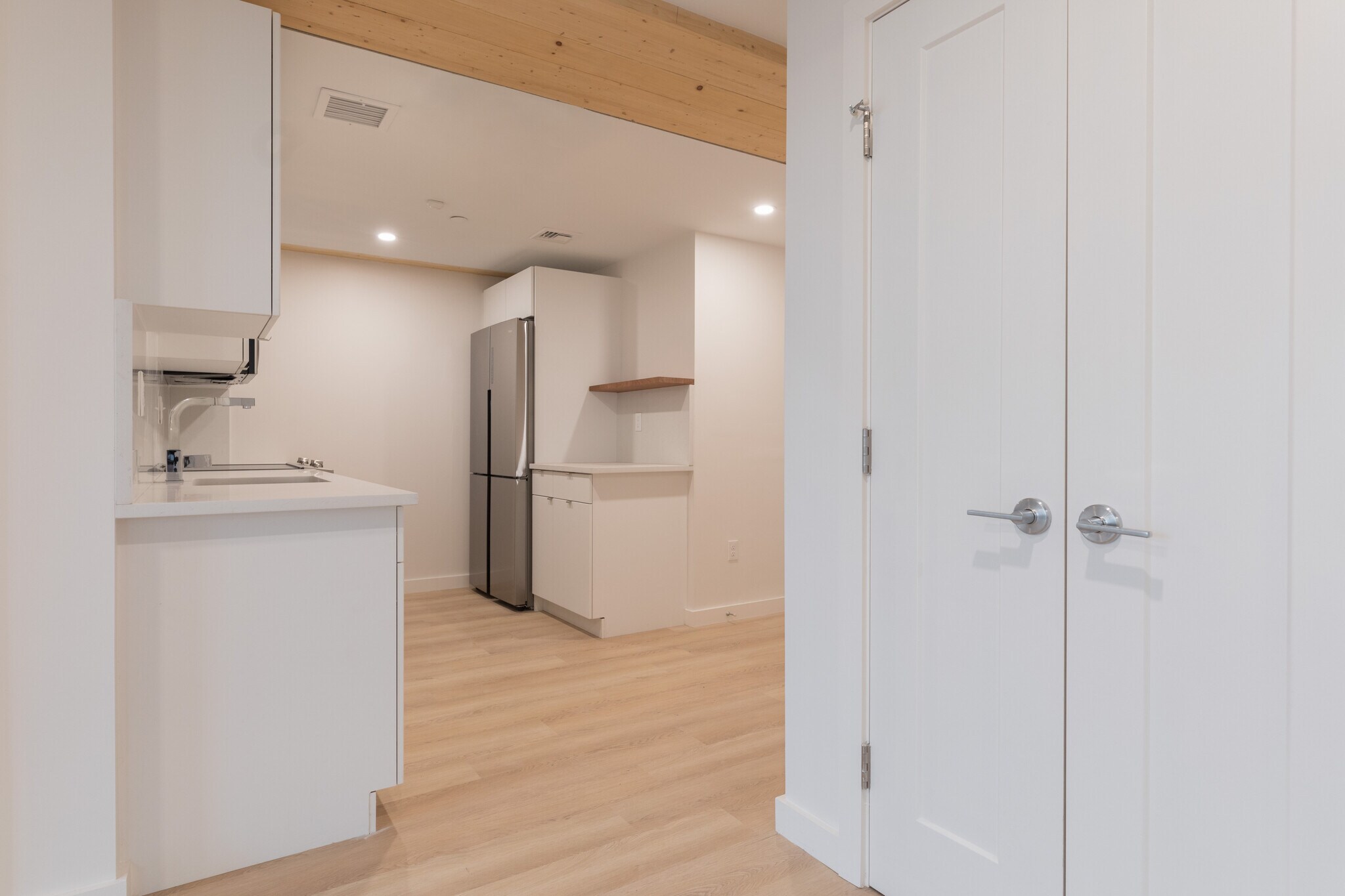 Building Photo - 20 E Lenox St