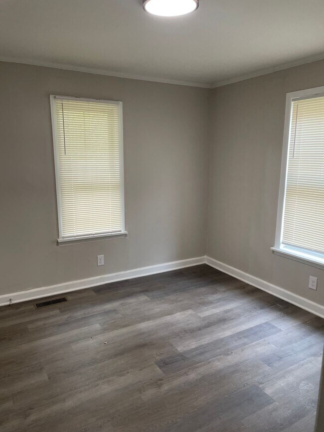 Building Photo - 1664 NE 22nd St