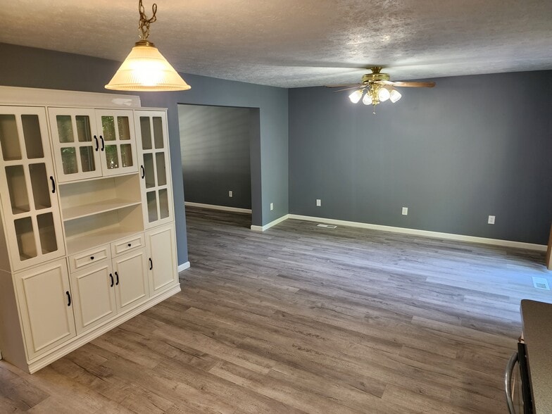 Building Photo - 8797 S Shandle Blvd
