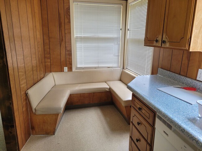 Building Photo - Lewis & Clark Graduate/Law Students ONLY