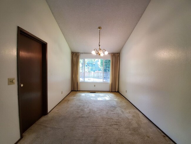 Building Photo - Prime Redmond Rambler 3 Bed/Large Yard