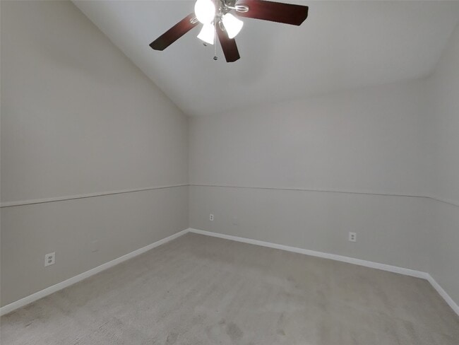 Building Photo - 6615 Laurel Glen Dr