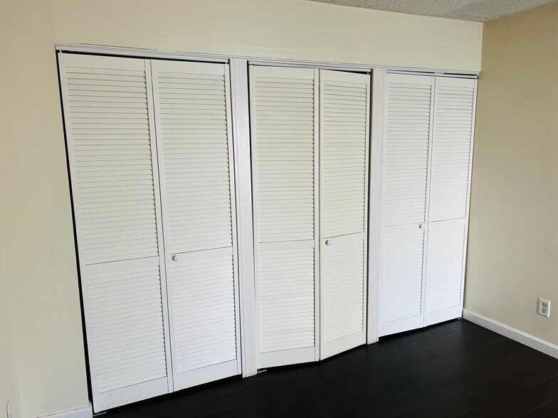 Building Photo - 3550 Ruffin Rd