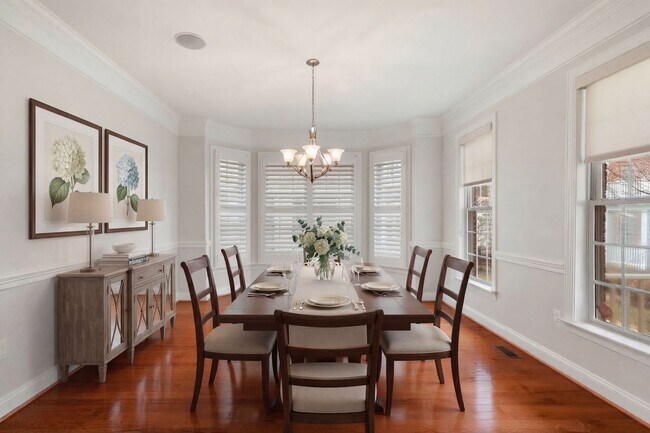 Building Photo - Stunning 4 level detached home close to the Mosaic District in Fairfax!