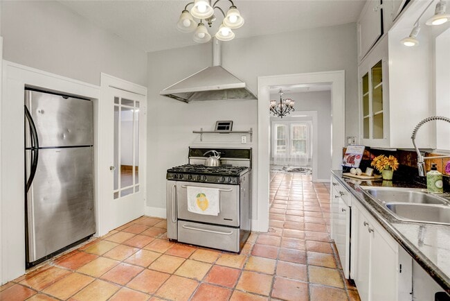 Building Photo - 5221 Mulford St