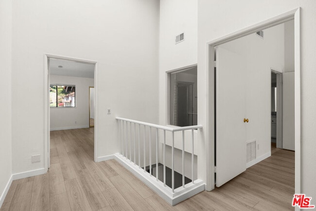 Building Photo - 1470 Palisades Dr