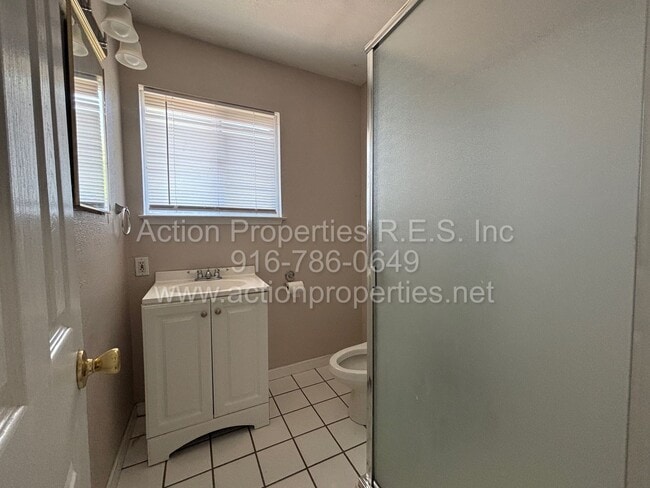 Building Photo - Charming 1 Bed, 1 Bath Home - Private Back...