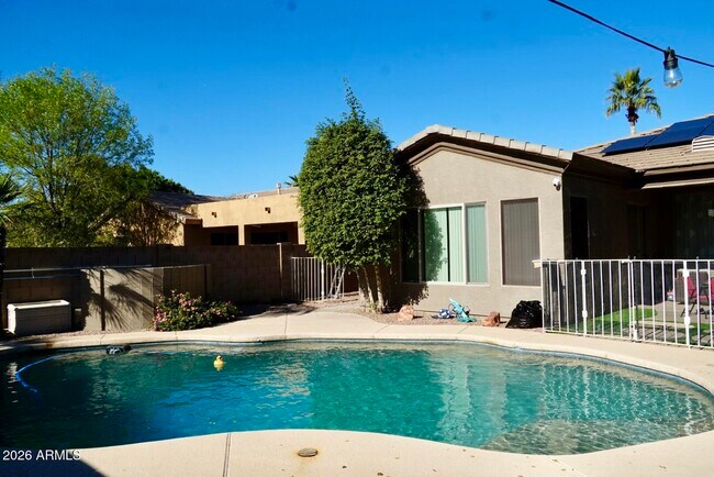 Building Photo - 571 W Locust Dr.