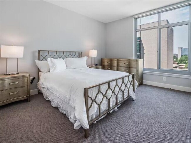 Building Photo - 4836 Rugby Ave