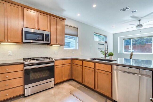Building Photo - 3505 Villa Ct