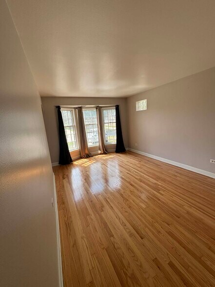 Building Photo - 2529 S 14th Ave
