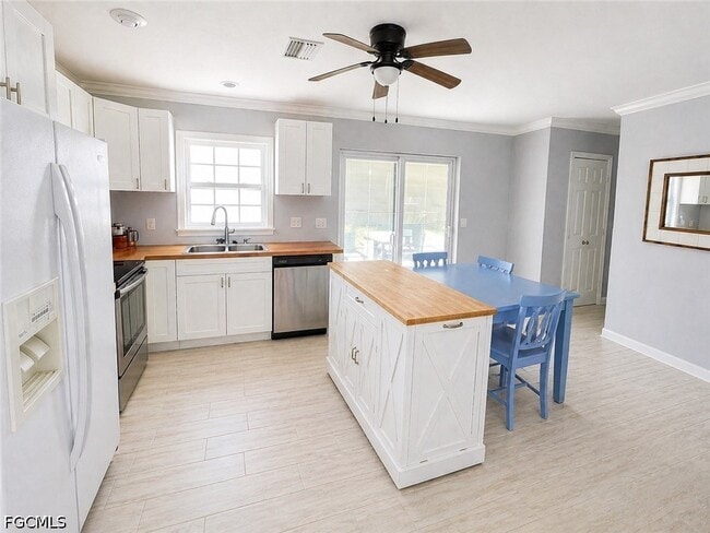 Building Photo - 2079 E Tobago Cir