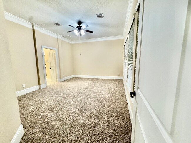 Building Photo - 54 Driftdale Pl