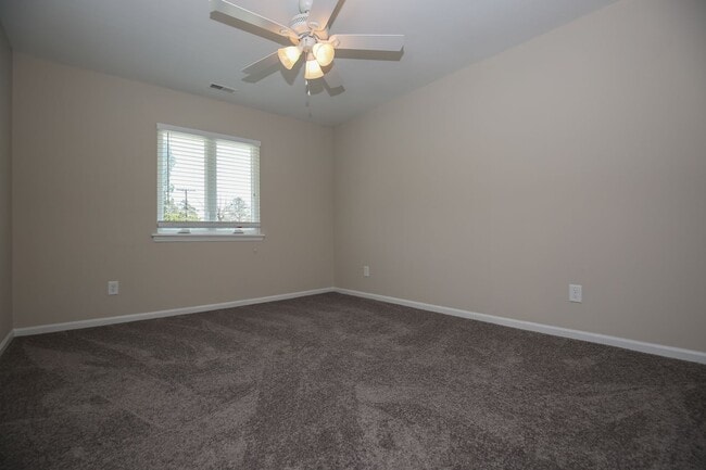 Building Photo - Updated Townhome w/GARAGE in BRANCHWOOD!