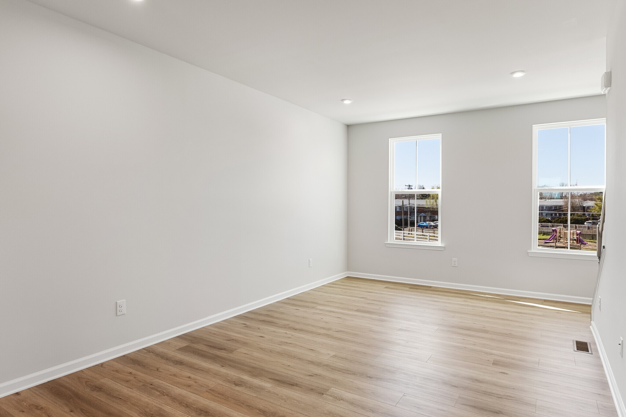 Building Photo - 10 Sidney Ln