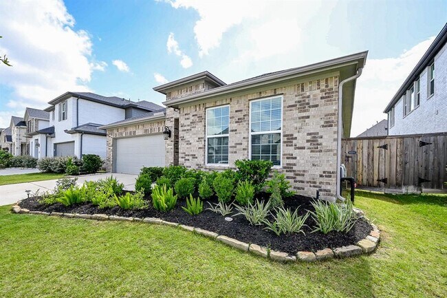 Building Photo - 9222 Dearborn Knoll Dr