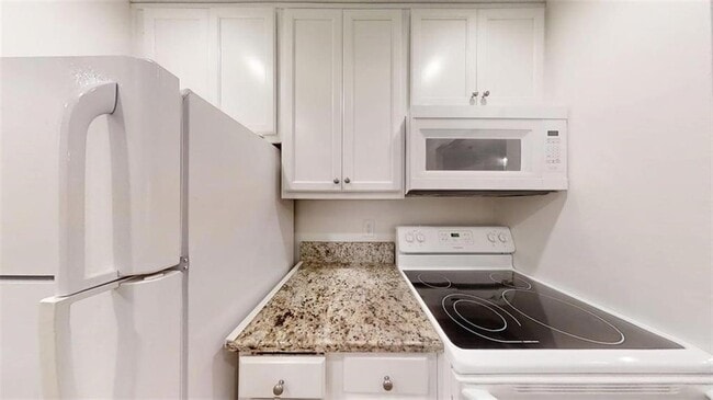 Building Photo - 300 Johnson Ferry Rd