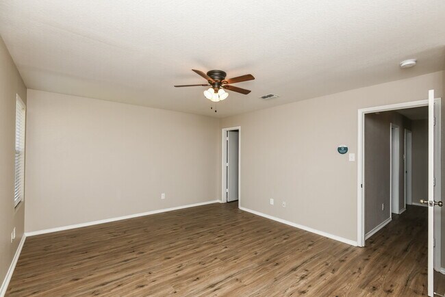 Building Photo - 6937 Brookglen Ln