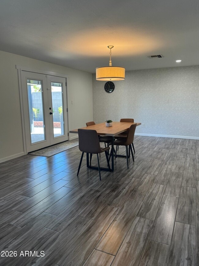 Building Photo - 3756 E Pershing Ave