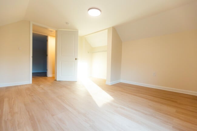 Building Photo - 942 Hawkins - Cummins Rd